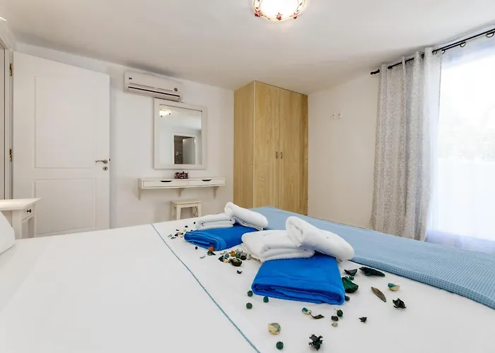 Crystal Iii * Chrisi Akti (Paros)